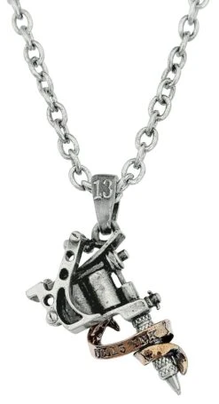 "Alchemy: Pewter Pendant: Tattoo Gun" Halsketting Zilverkleurig Van Alchemy Gothic